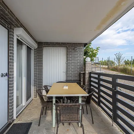 Seaview House 1 *