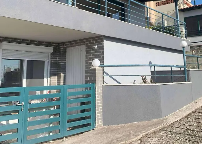 Seaview House 2 * 尼基季