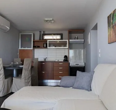 Seaview House 2 ニキティ